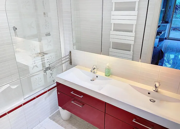 A 2 Pas Des Plages Piscine 183l Stenj Apartment Cannes